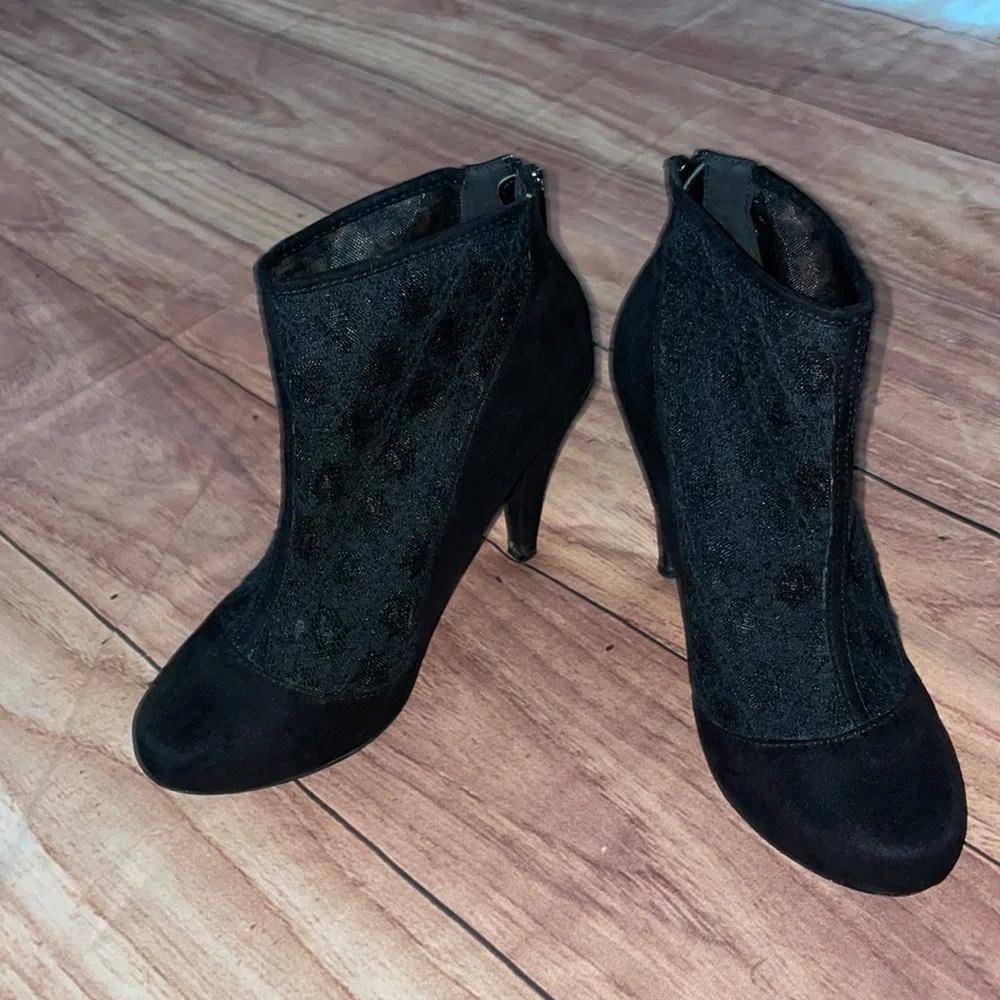 Suede/lace ankle boots size 7.5 color black